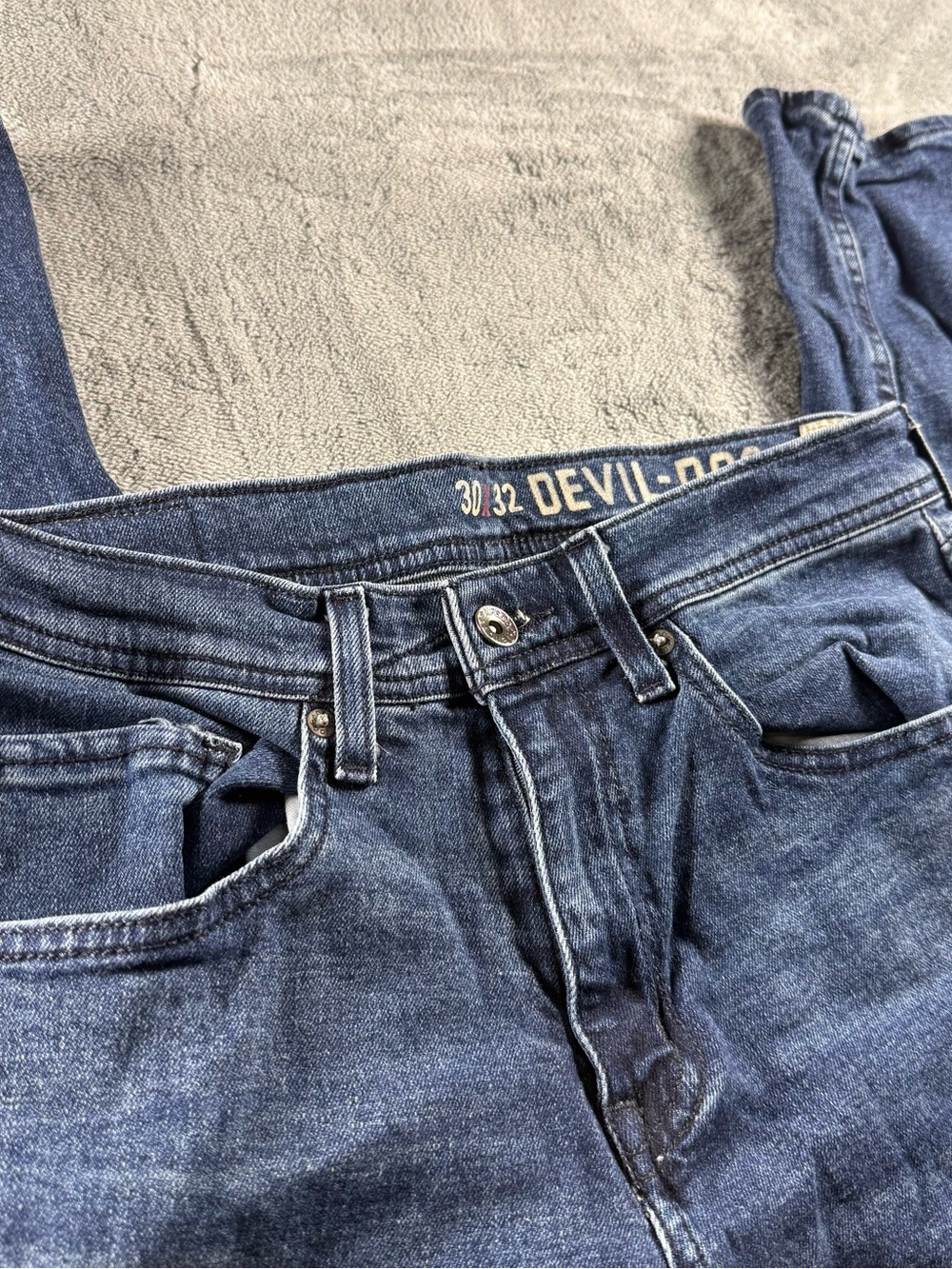 Devil Dog Men's Size 30 x 32 Slim Straight Blue Denim Jeans